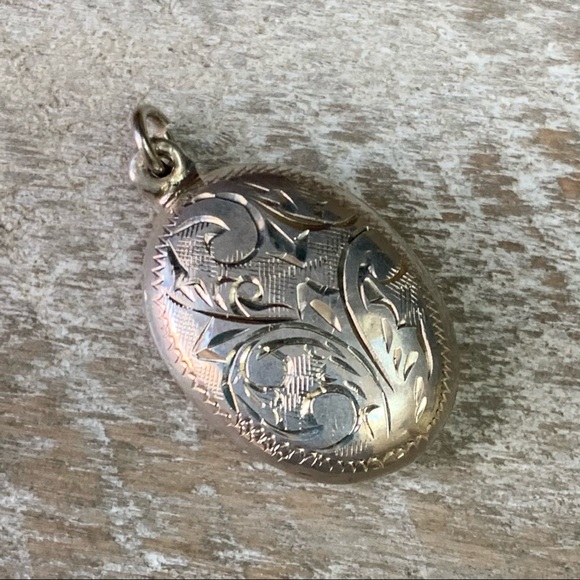 Jewelry - Vintage Silver Etched Oval Necklace Charm